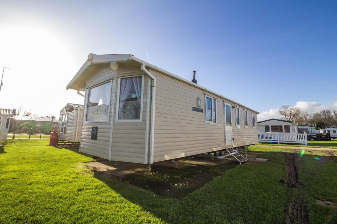 Lovely Caravan With Wifi At Broadland Sands In Suffolk Ref 20035Bs Hotel Hopton on Sea Exterior foto