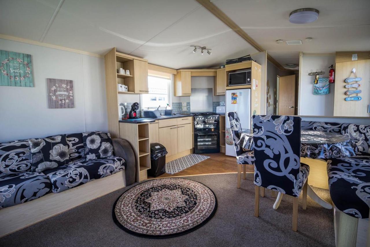 Lovely Caravan With Wifi At Broadland Sands In Suffolk Ref 20035Bs Hotel Hopton on Sea Exterior foto