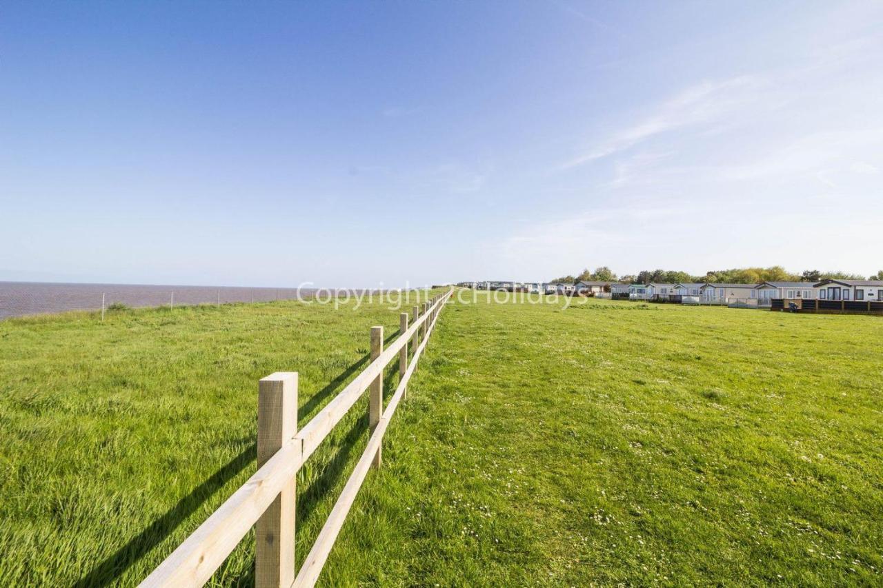 Lovely Caravan With Wifi At Broadland Sands In Suffolk Ref 20035Bs Hotel Hopton on Sea Exterior foto