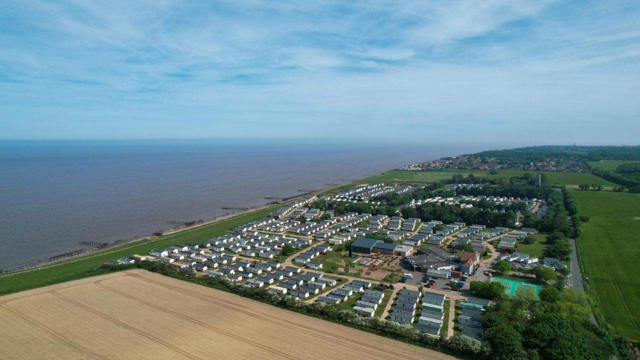 Lovely Caravan With Wifi At Broadland Sands In Suffolk Ref 20035Bs Hotel Hopton on Sea Exterior foto