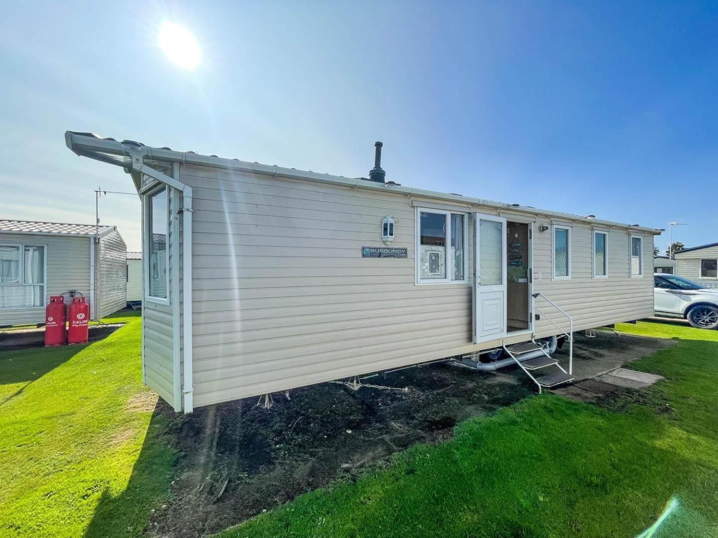 Lovely Caravan With Wifi At Broadland Sands In Suffolk Ref 20035Bs Hotel Hopton on Sea Exterior foto