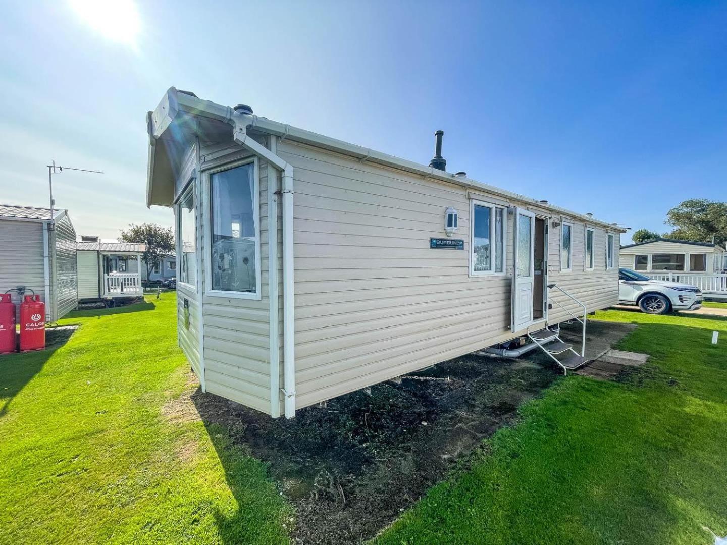 Lovely Caravan With Wifi At Broadland Sands In Suffolk Ref 20035Bs Hotel Hopton on Sea Exterior foto